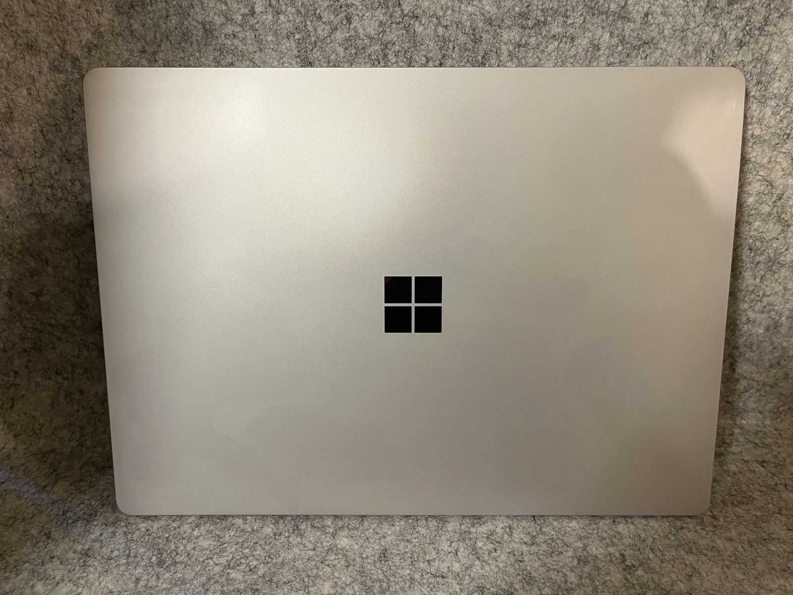 Microsoft Surface Laptop 2 i7-8650U @ 1.90GHz 16GB 512GB SSD Touch screen W-11 P