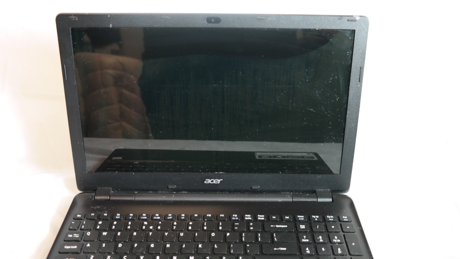 Acer Aspire Notebook E15 4GB RAM 1TB HDD AMD E2 no power, broke mouse pad-parts