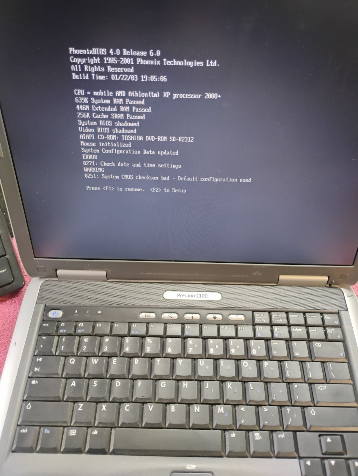 Compaq Presario 2100 Laptop non-working for parts 15″ AMD Athlon XP – used