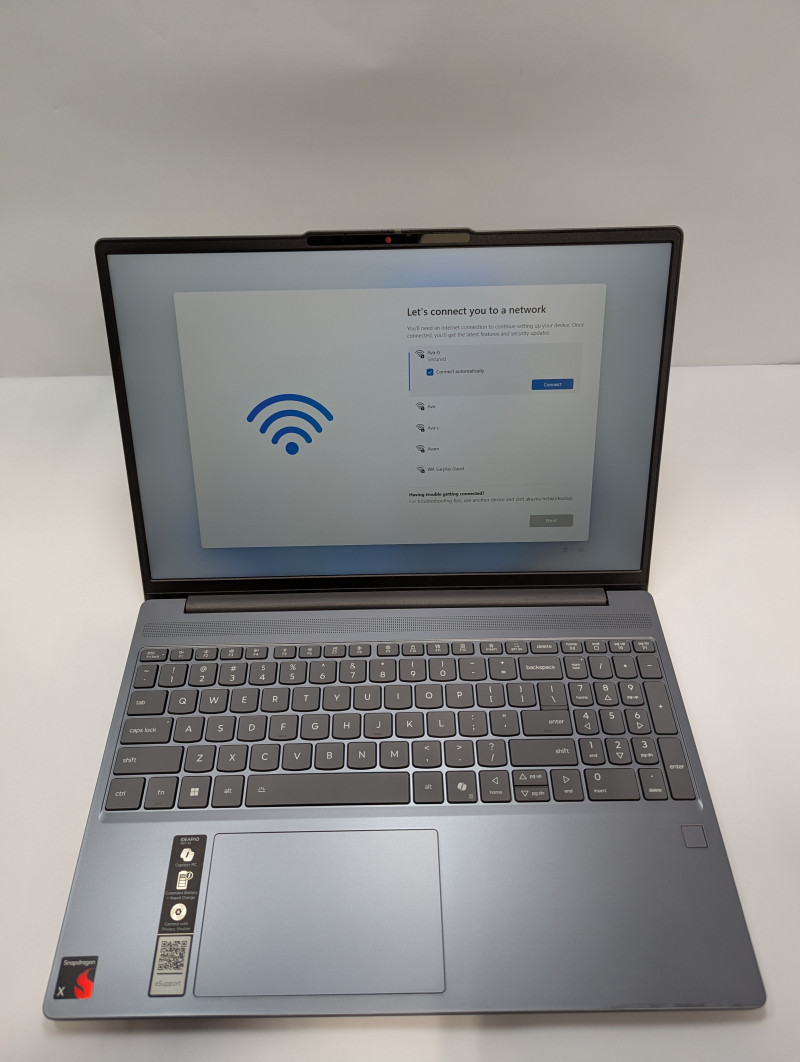 Lenovo IdeaPad Slim 3x Snapdragon X 16GB RAM 1TB SSD 15.6″ Touch WUXGA 1920×1200