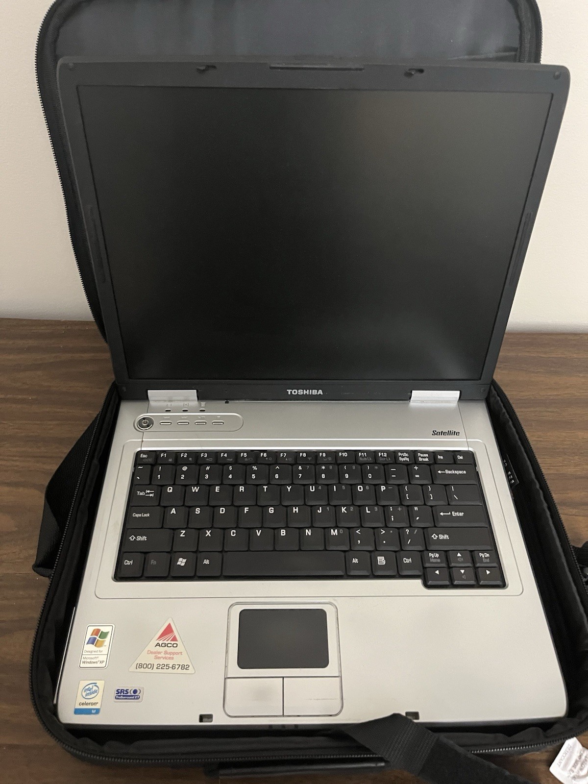 Toshiba Satellite L15-S104 Laptop XP Works Charger & Case Retro Clean