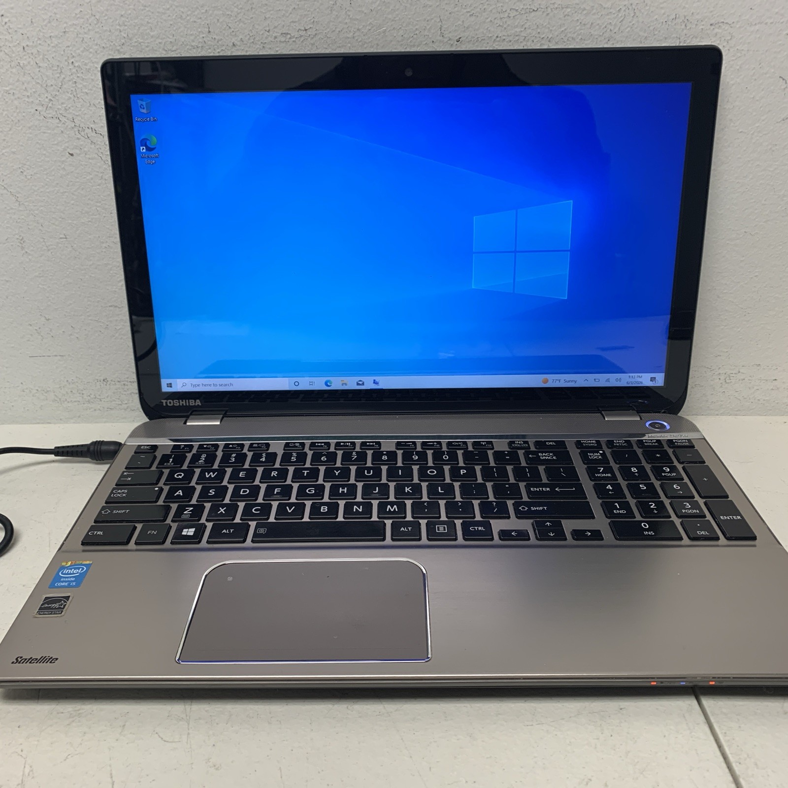 TOSHIBA SATELLITE P55T -A Touch I5 – 4200u 2GB RAM 120gb SSD wind 10 H Need Bate