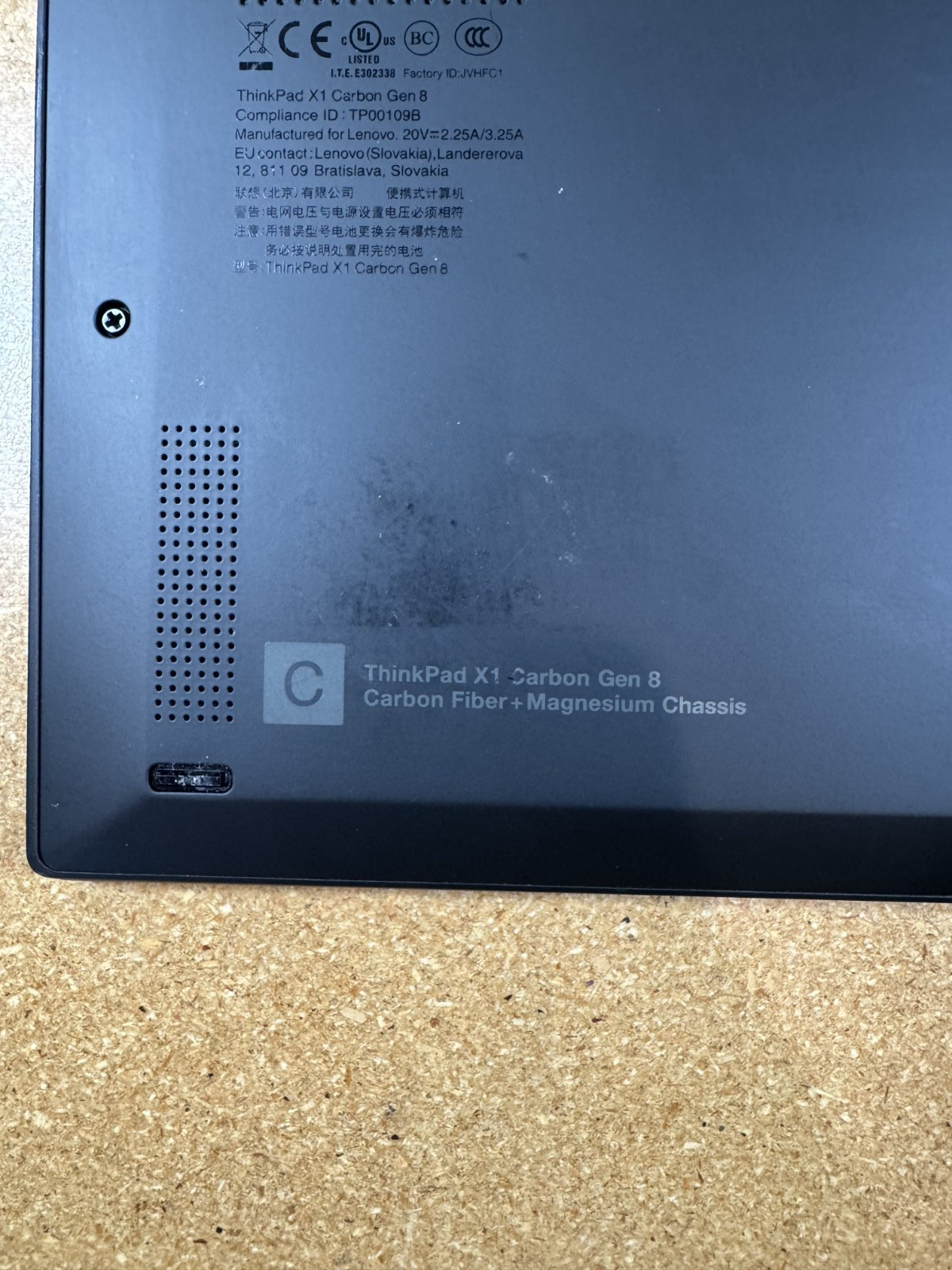 Lenovo X1 Carbon Gen 8 i7-10610U 16GB 512GB SSD Win 11 Pro White Spot