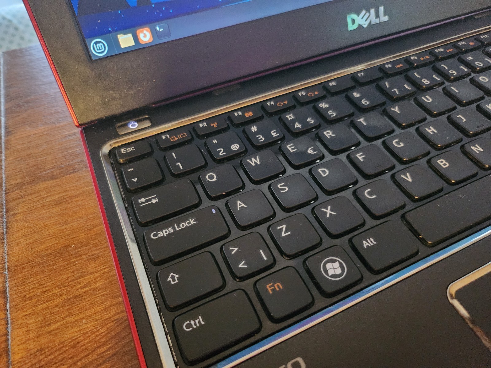 Dell Vostro V131 / Intel i3-2330M / 4GB RAM / 128GB SSD