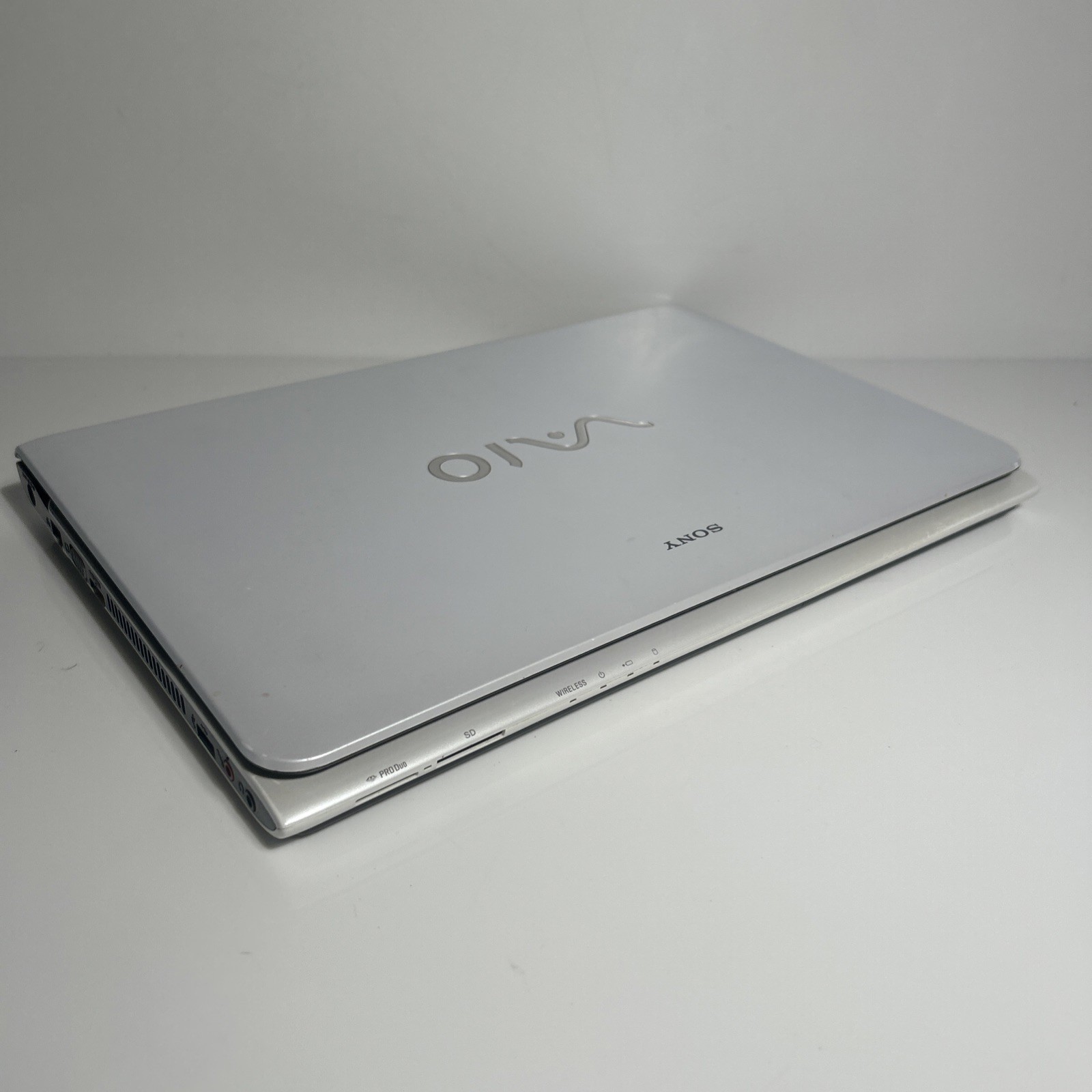 Sony Vaio SVE151J11M White Laptop. 15.6″ Screen. 4GB. No Hard Disk