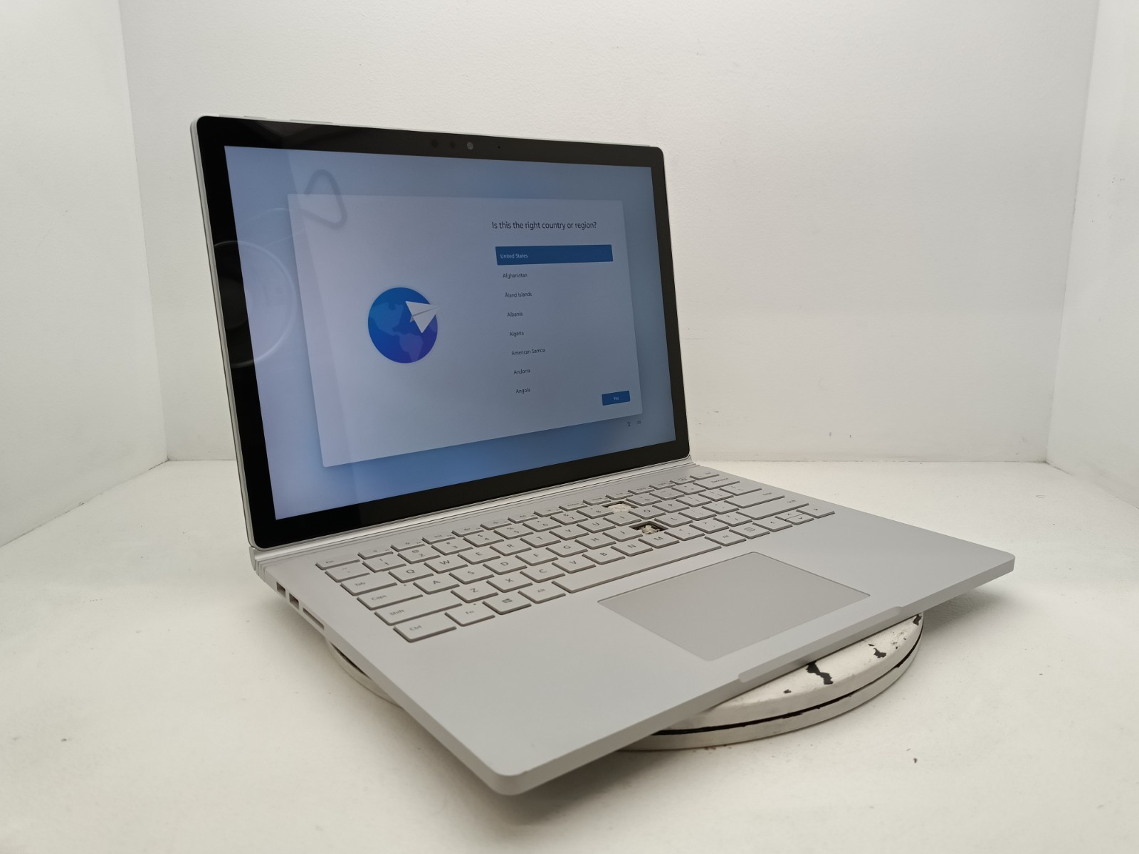 Microsoft Surface Book 2 1832 13.5″ Touch UHD i7-8650U 8GB 256GB Read #91
