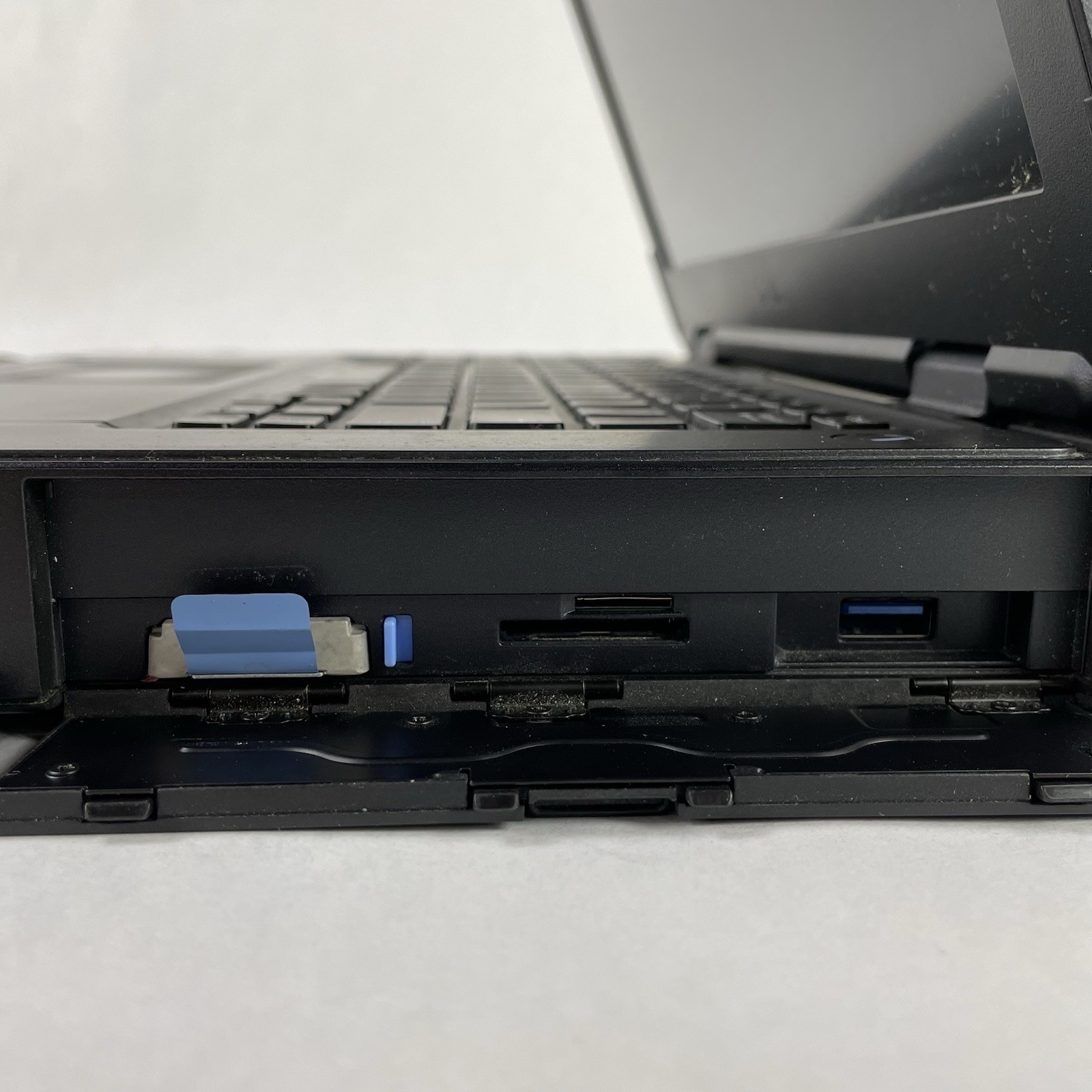 Dell Latitude 5424 14″ i7-8650U 1.90 GHz 16 GB RAM No SSD No OS No Batt READ