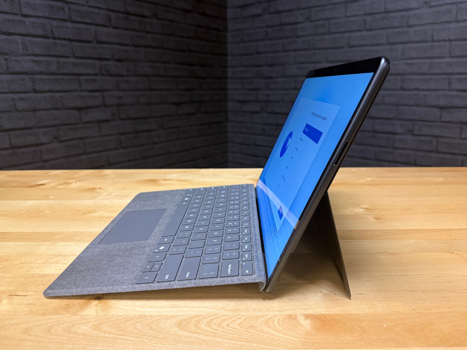 Microsoft Surface Pro 9 13″ Black (256GB SSD, Intel Core i5 12th Gen, 8GB)