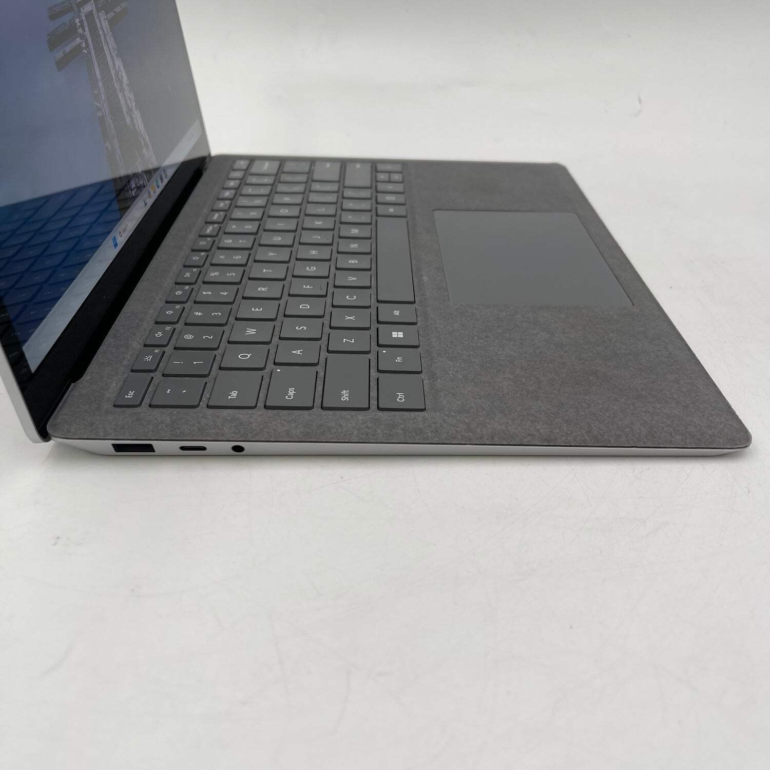 Microsoft Surface Laptop 4 1950 13.5″ i5-1135G7 2.4GHz 512GB SSD