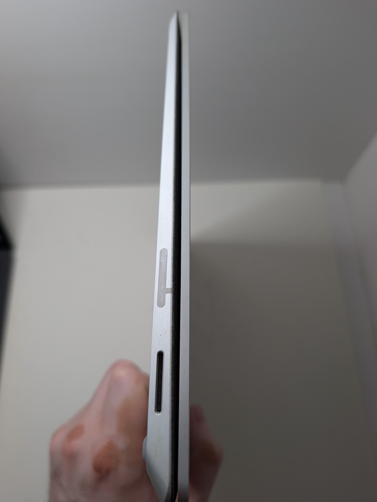 Microsoft Surface Laptop 13.5″ i7-7660U 8GB RAM 256GB SSD Touch Win10 Pro Read