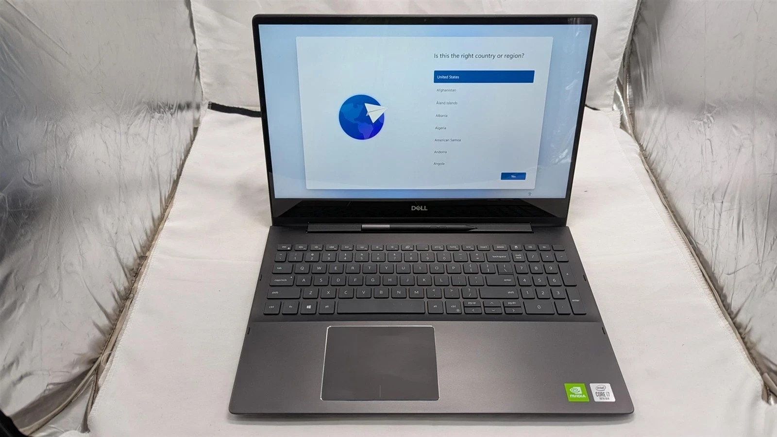 Dell Inspiron 7591 2n1 Touch 15.6″ i7-10510U MX250 16GB RAM 512GB NVMe Win 11