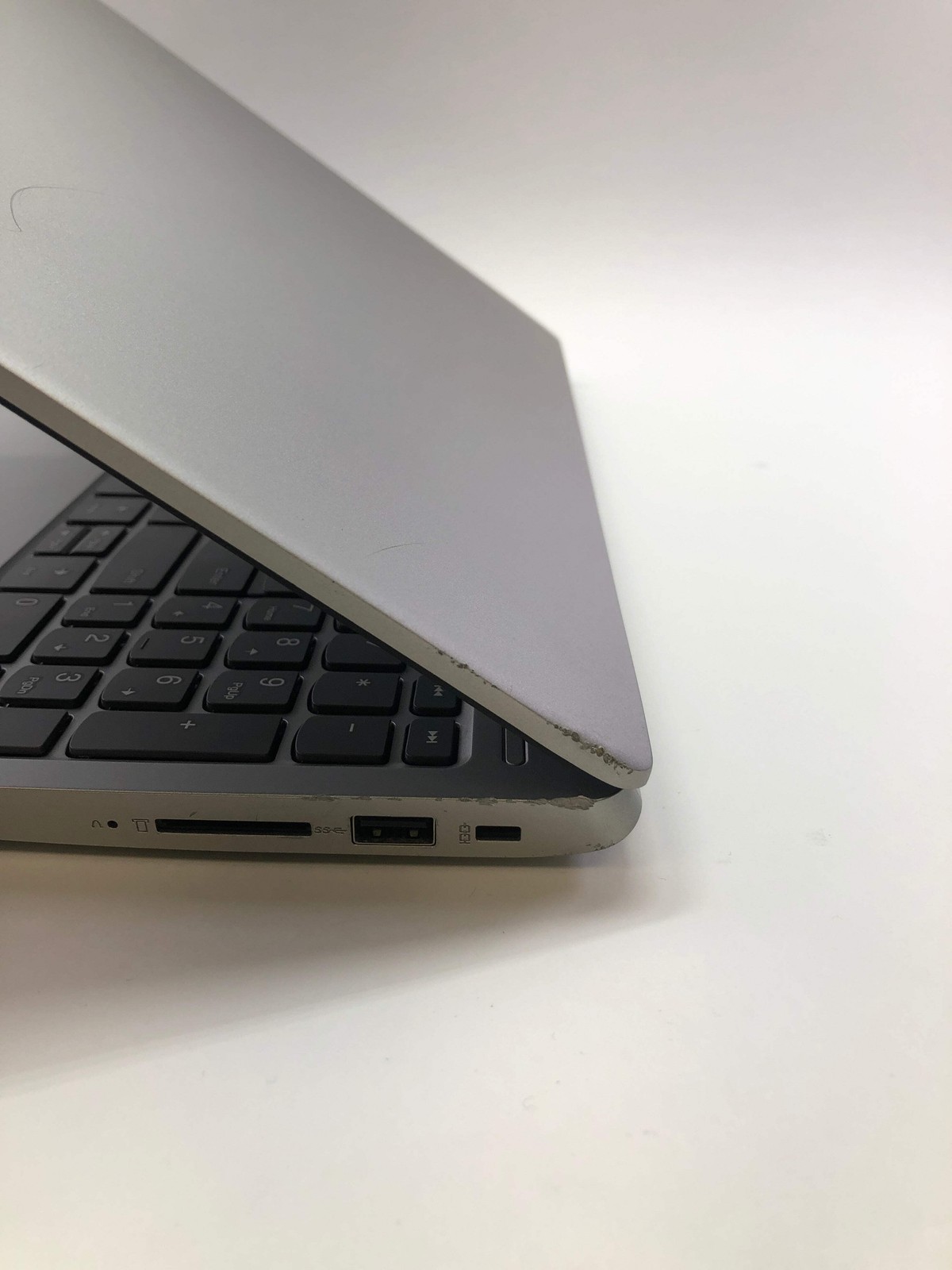 Lenovo IdeaPad 330s 81FB 15.6″ Ryzen 5 2500U 2.0GHz 8GB RAM 250GB SSD