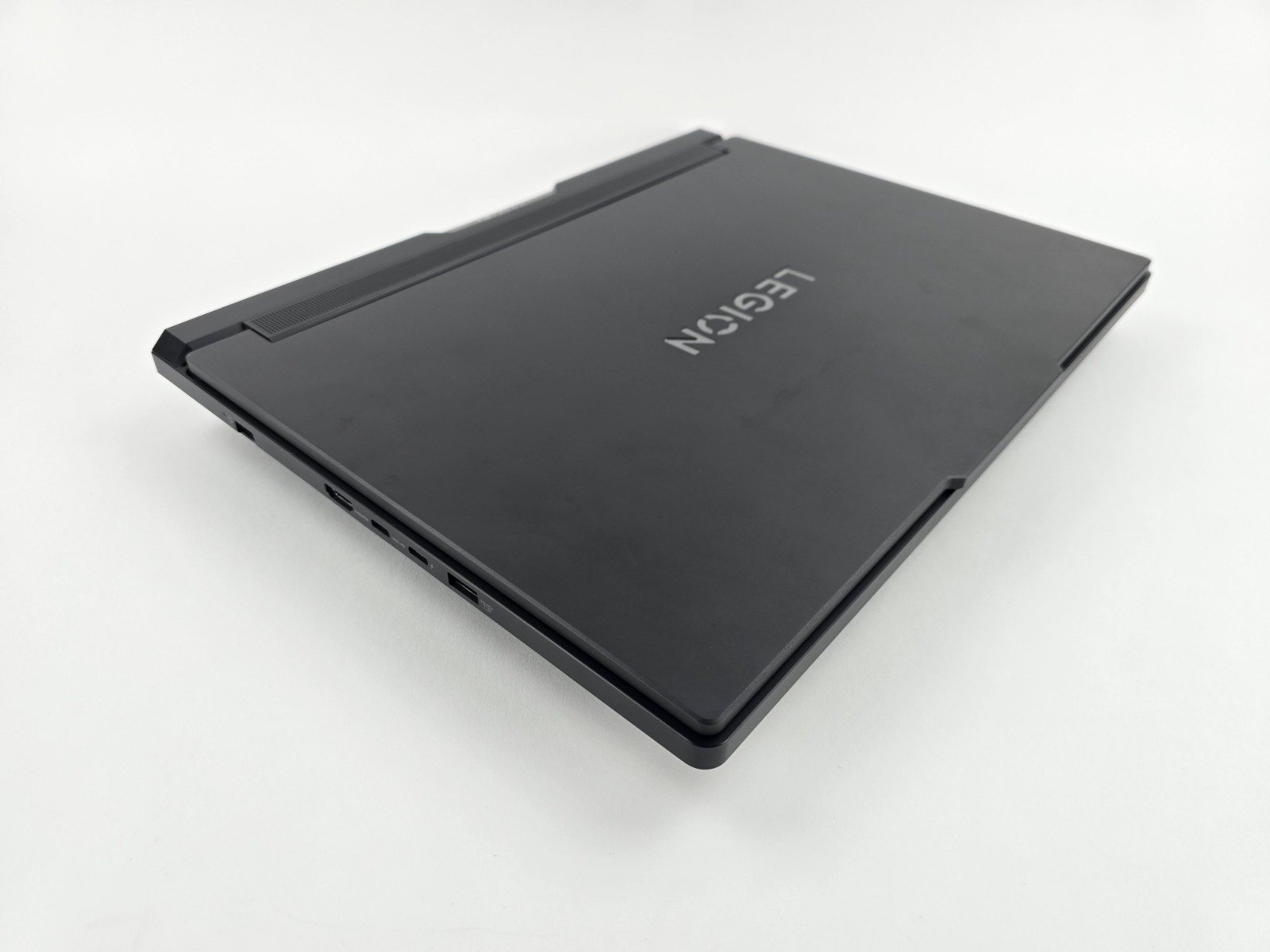 Lenovo Legion Pro 7i 16IAX10H 16″ 2.5K OLED Ultra 9 275HX 32GB 1TB RTX 5080 Good