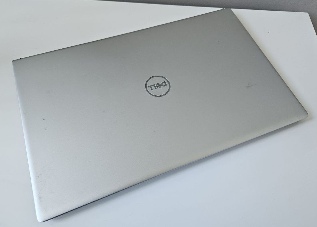 Dell Inspiron 15 5515 15.6-inch TOUCH R7-5700U 16Gb RAM 512Gb NVME Win 11 Pro