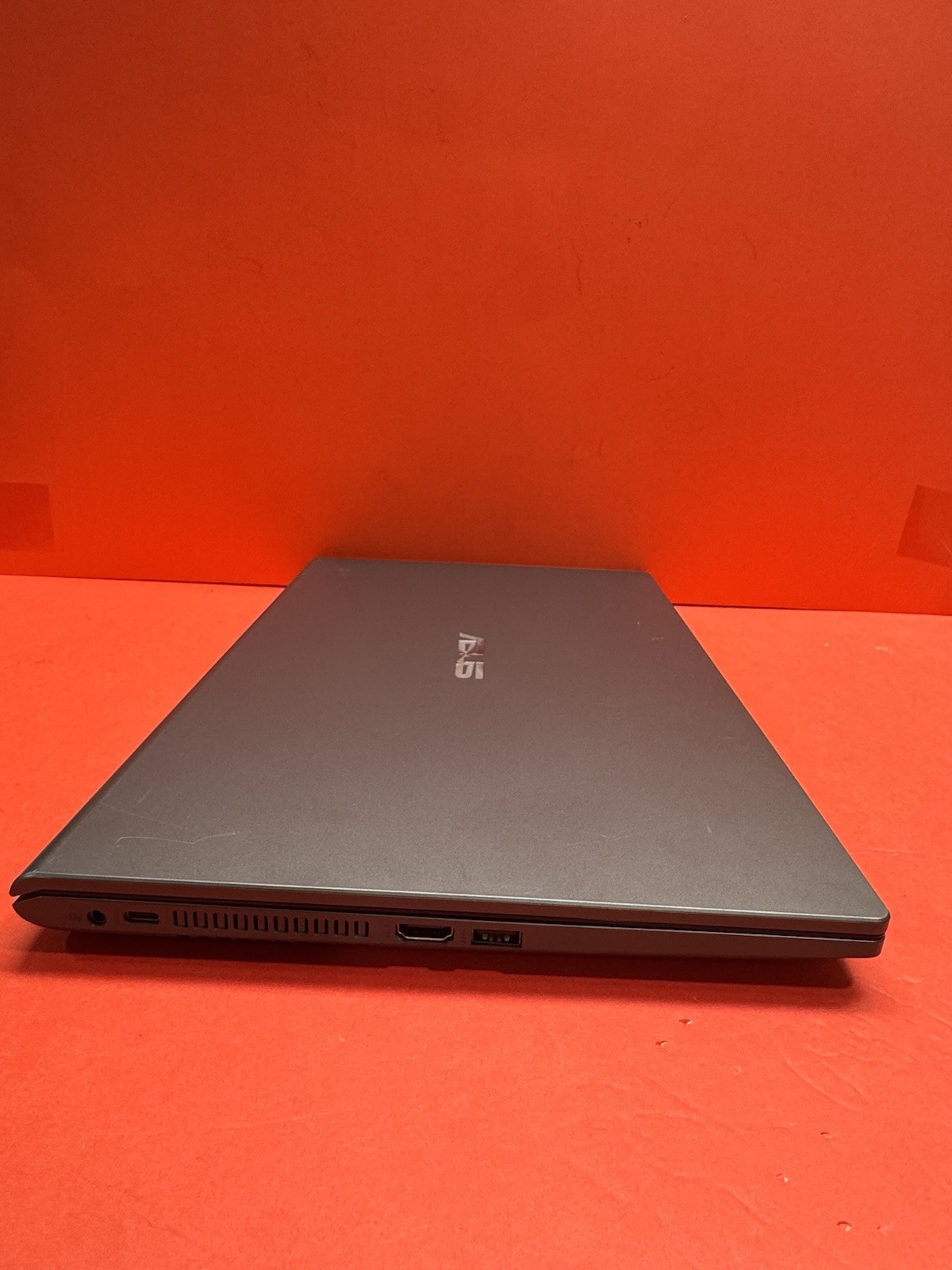 asus vivobook 15.4” X509FA 8th i5 1.6GHz-8GBRAN-256GBSSD Windows11pro