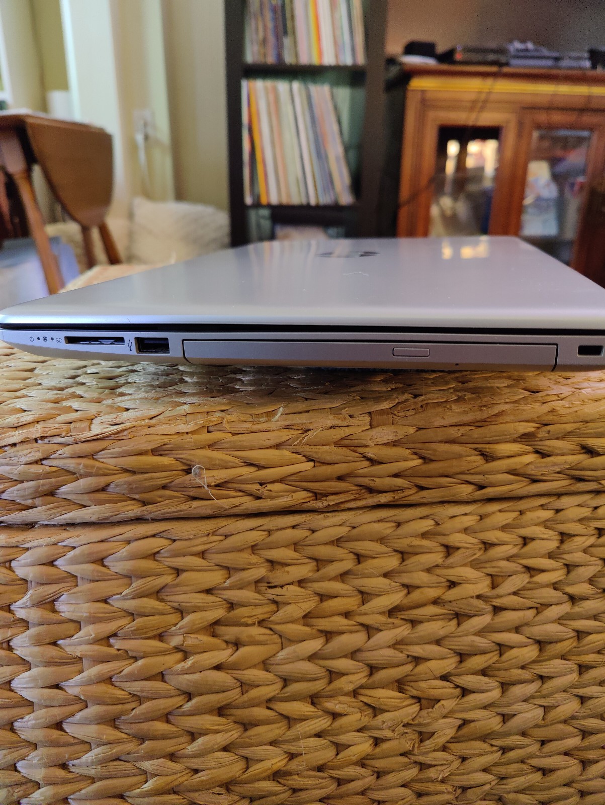 HP 15-da0073ms 15.6 in HD 200GB HD 8 GB RAM Laptop – Silver