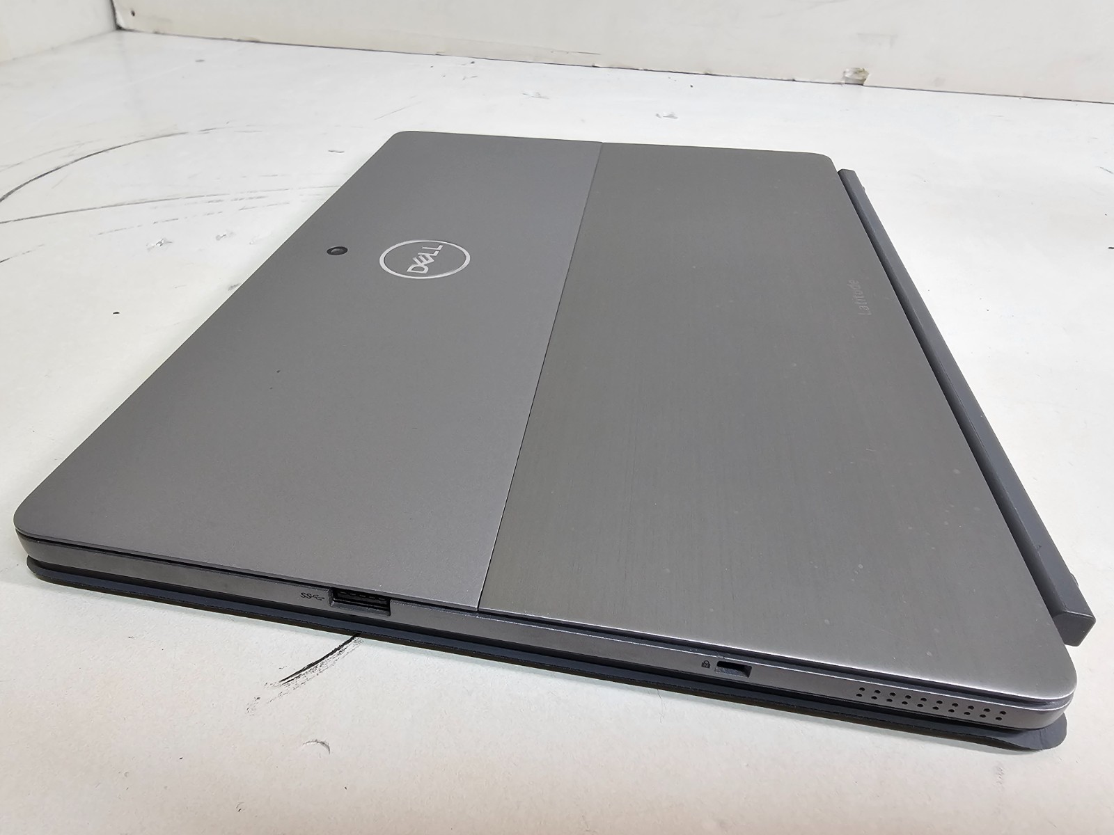 Dell Latitude 7200 2 in 1 Tablet Laptop 1.9 GHz i7 16GB 256GB 12.3″ Touchscreen