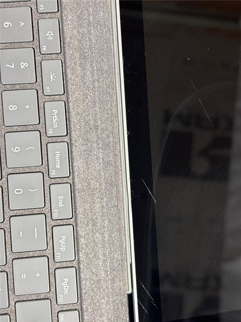 Scratched screen Microsoft Surface Pro 7+ plus i7,16GB,512 SSD,11th Gen 1165G7