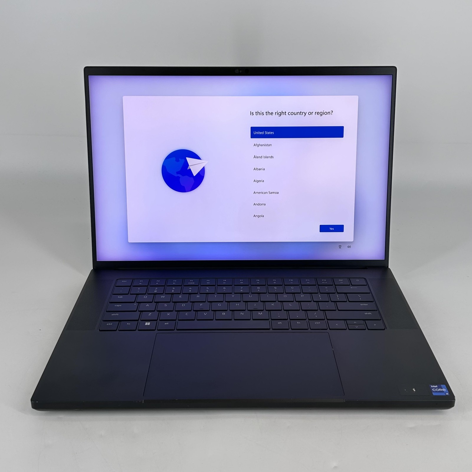 Razer Blade 16 Black 120Hz UHD+ 2.2GHz i9-13950HX 32GB 1TB SSD RTX 4070 Pink Hue