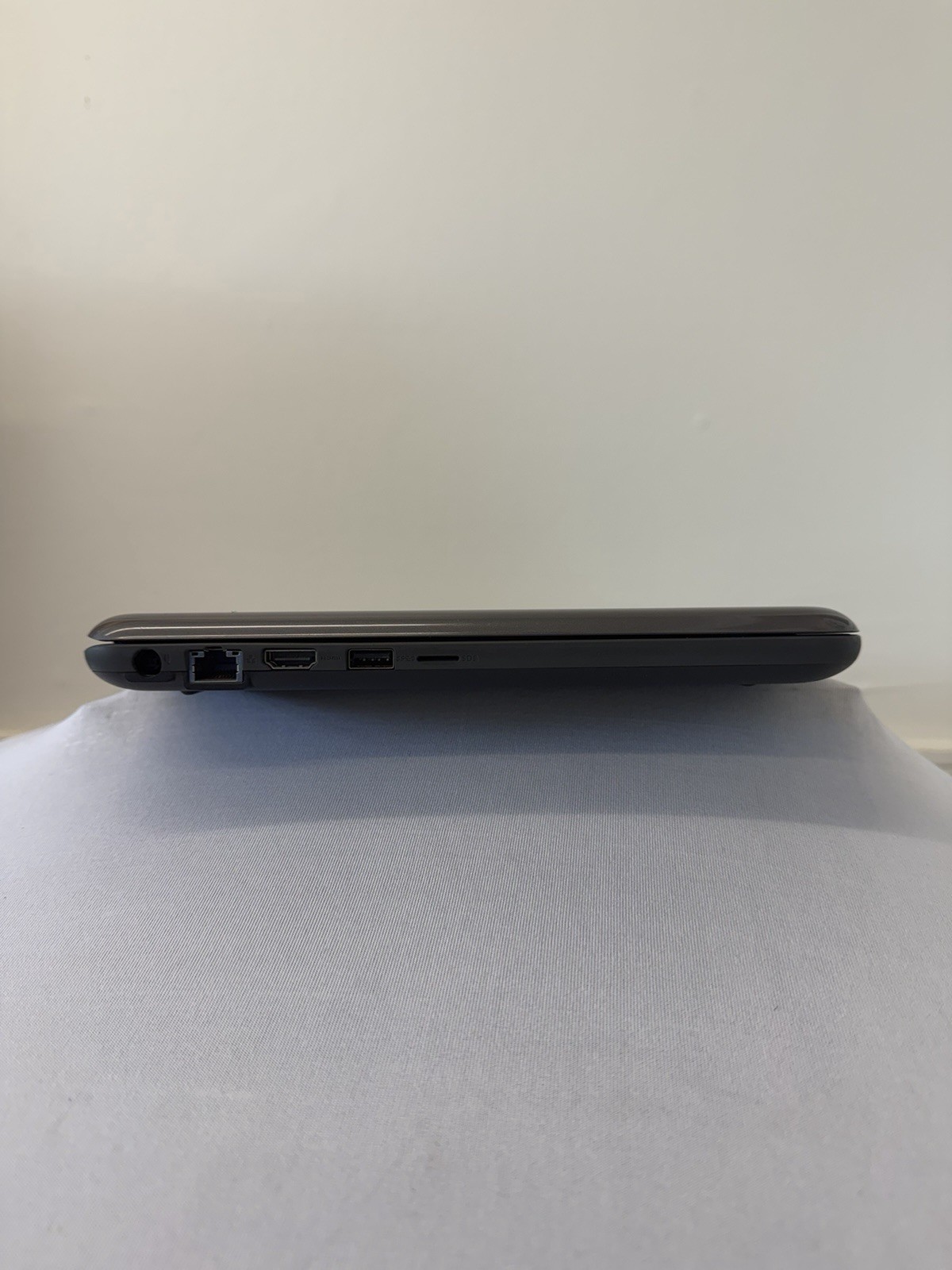 Dell Latitude 3380 Laptop – Good Screen – Intel i3-6006U – RAM 4 GB – Read Des