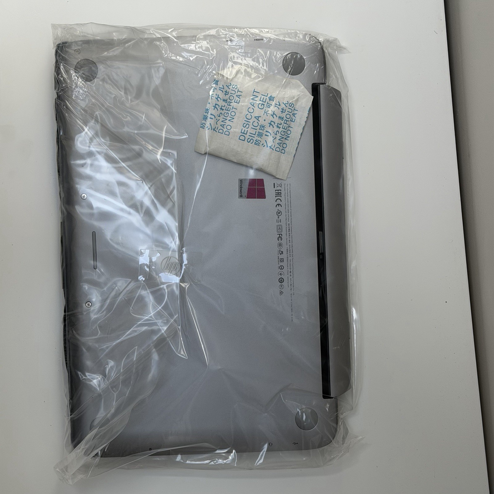 NEW HP Split x2 13-m010dx i3 4GB 128GB SSD 13.3” Windows 8 Open Box Nos