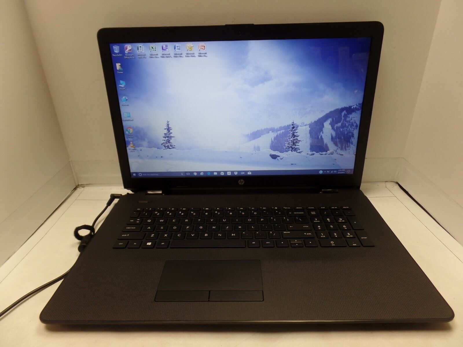 17″ HP 17-AK061NR 3.0GHz AMD A9-9420 8GB 1TB WIN 10 **COSMETIC DAMAGE**