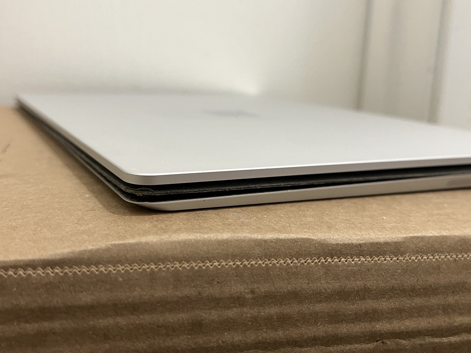 Microsoft Surface Laptop 2 (Intel Core i7-7660U, 16GB RAM, 512GB) Platinum – SEE