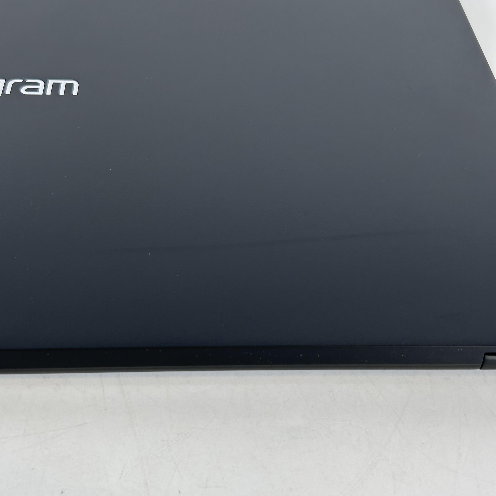 LG Gram Pro 17 QHD+ 2.9 GHz Ultra 9 285H 32GB 1TB/1TB NVIDIA RTX 5050 Excellent