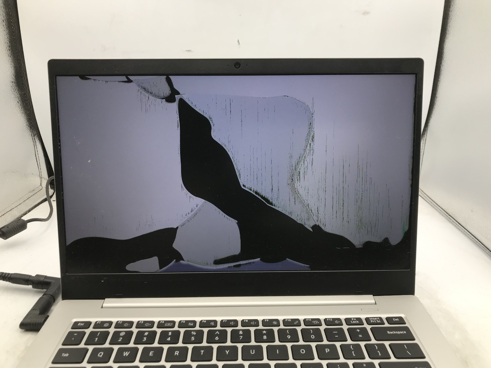 SAMSUNG NP340XLA – FOR PARTS/BAD LCD – SNAPDRAGON 7C GEN 2 – 4GB RAM – READ – BB