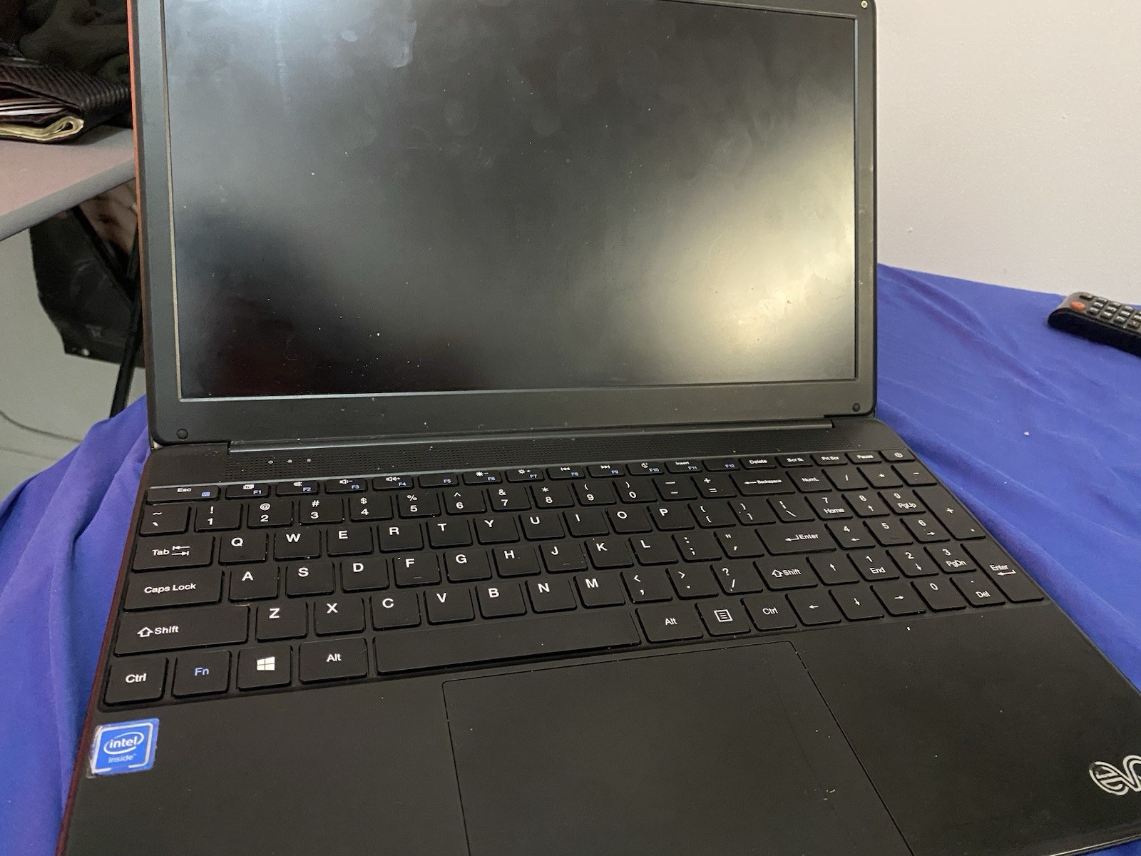 Evoo Laptop Ultra Thin 15.6 inch (256GB, Intel Core i7 6th Gen., 2.40GHz, 8GB)
