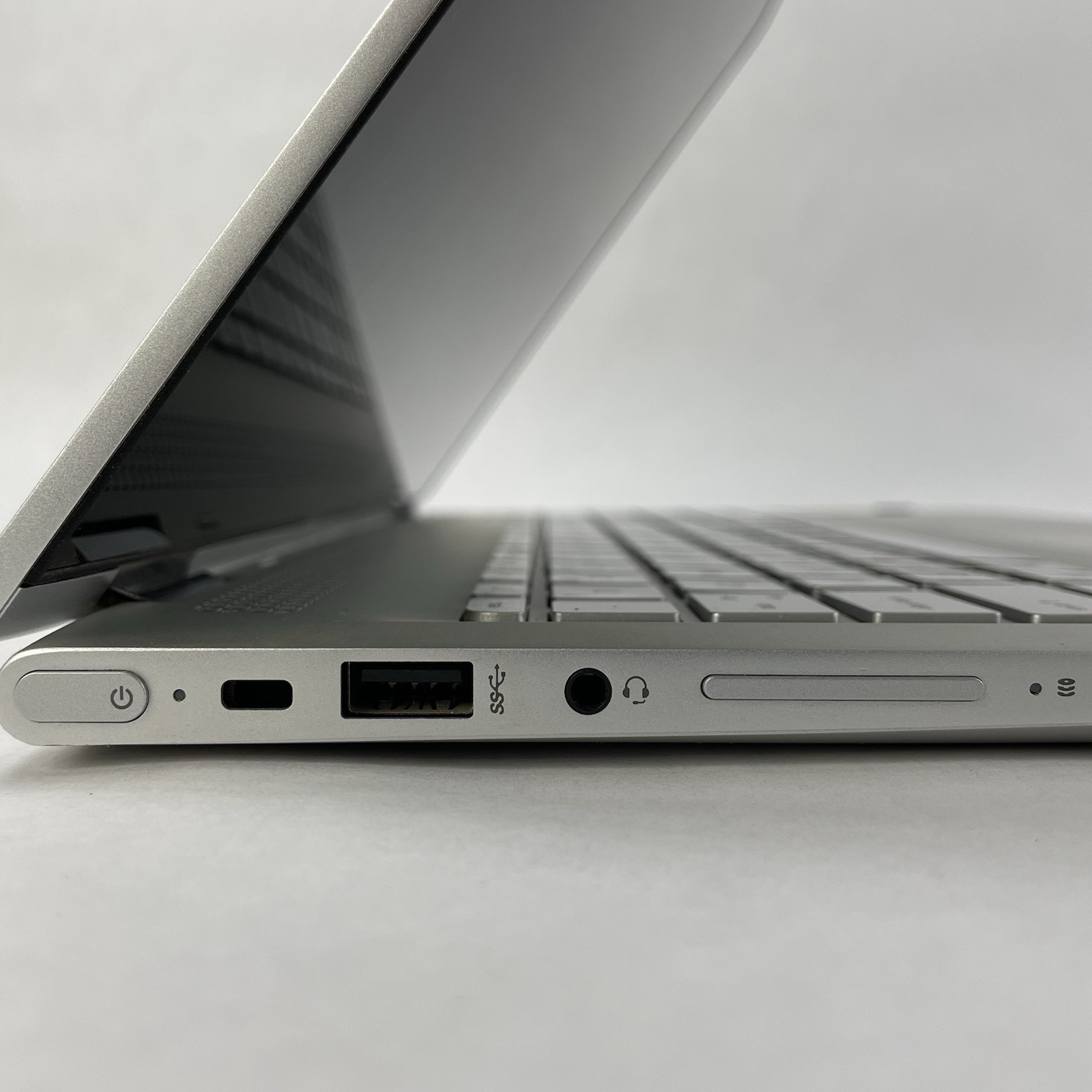 HP Envy x360 15-aq267cl 15.6″ i7-8550U 1.80 GHz 8 GB RAM No SSD/OS/AC