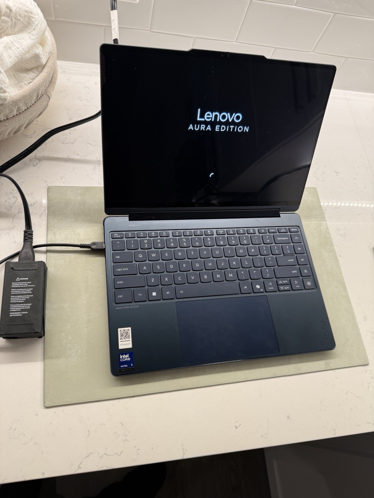 Yoga 9i 2-in-1 Aura Edition (14″ Intel) – OLED – 32GB RAM – 1TB Storage SSD