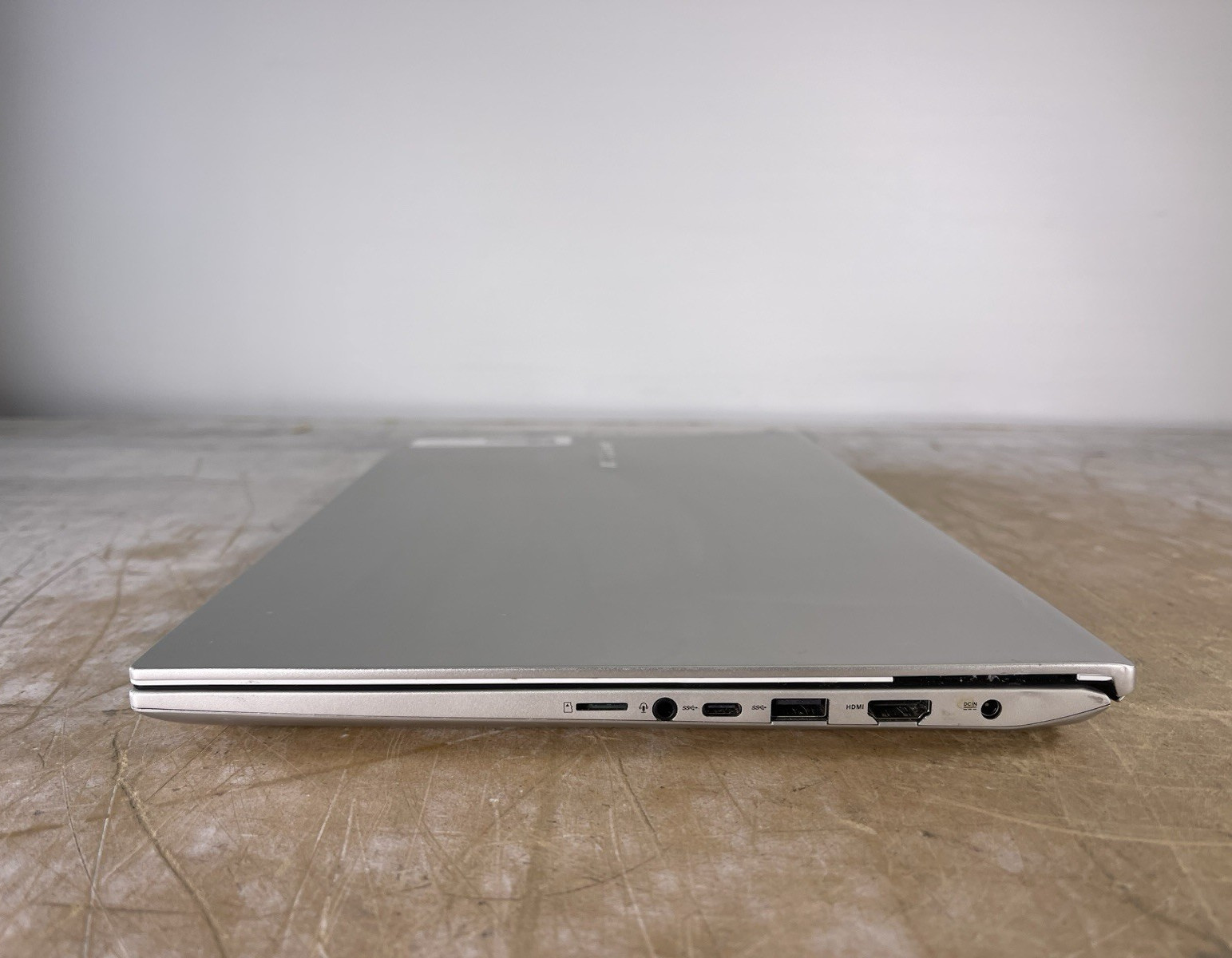 ASUS VIVOBOOK 15 S532F i5-10210U @ 1.60 GHz, 8GB RAM, NO HDD/OS – (FOR PARTS)