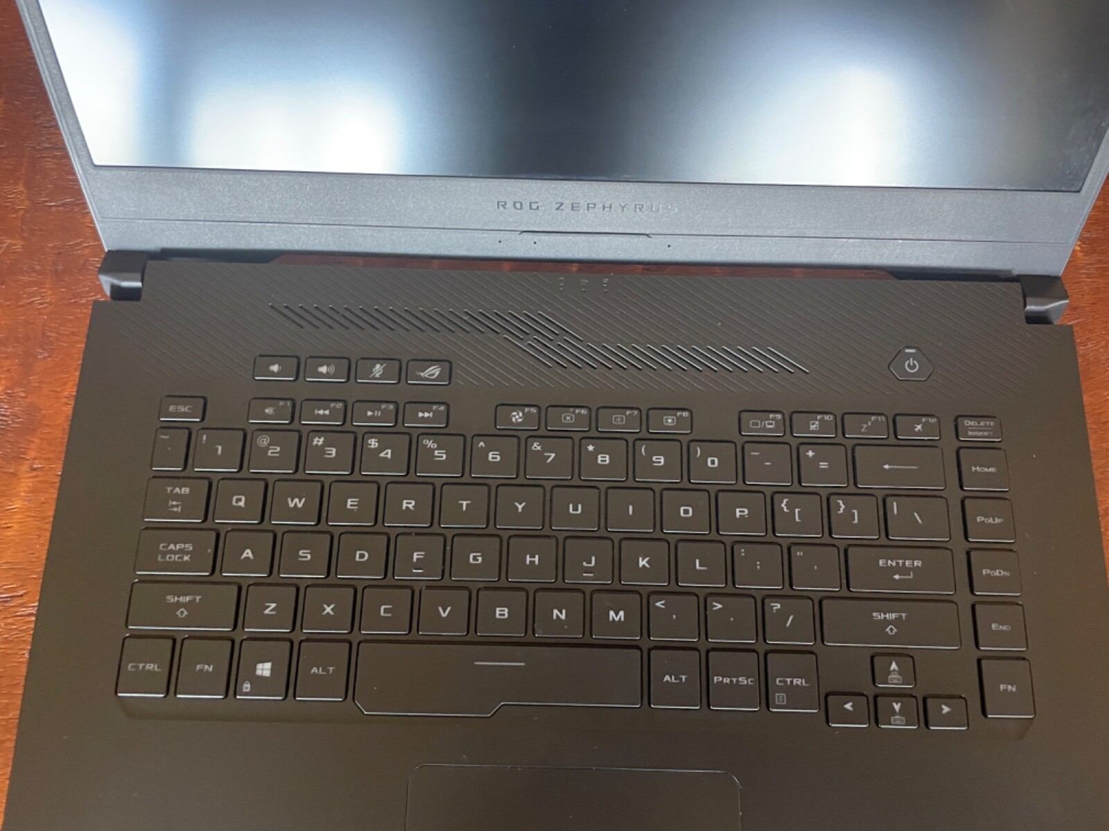 ASUS ROG ZEPHYRUS GA502D gaming laptop . AMD Ryzen 7, 16 GB, Windows 10. 4.6lbs