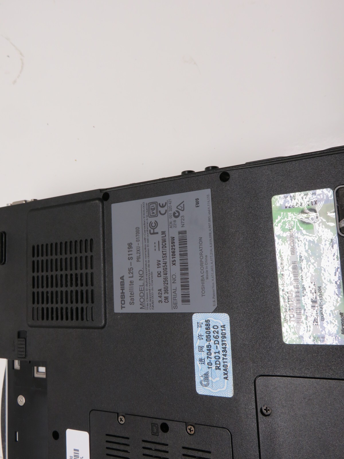 Toshiba Satellite L25-S1196 Laptop Intel Celeron 894MB Ram No HDD or Battery