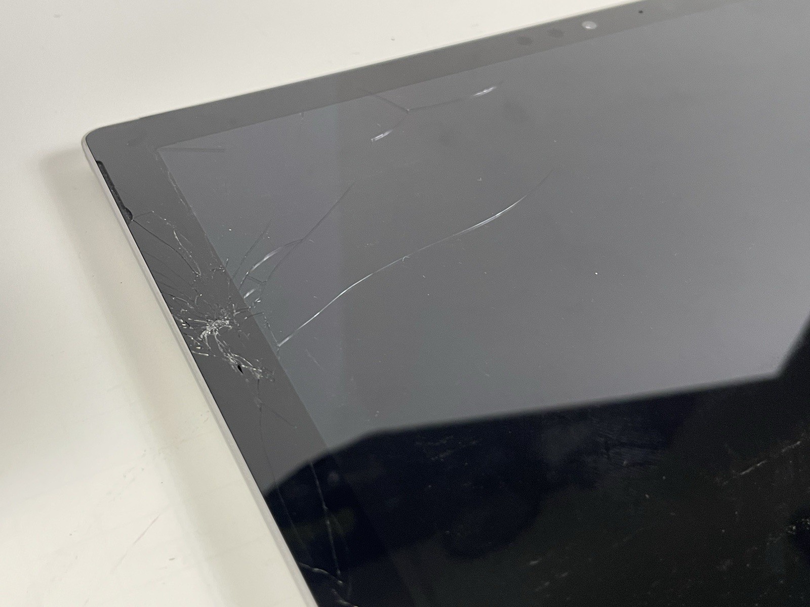 Cracked- Still Works! Microsoft Surface Pro 6 1796 i5-8250U 8GB 128GB (2)