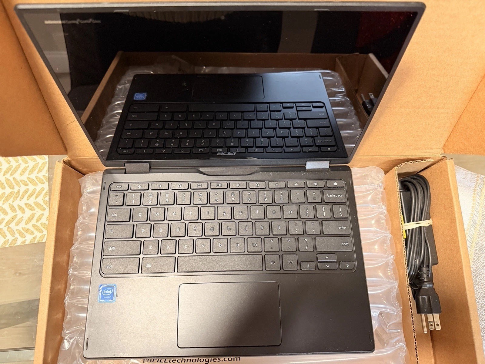 Acer Chromebook R752T-C3M5 11.6” Touchscreen Laptop 4GB/32GB w/ Charger