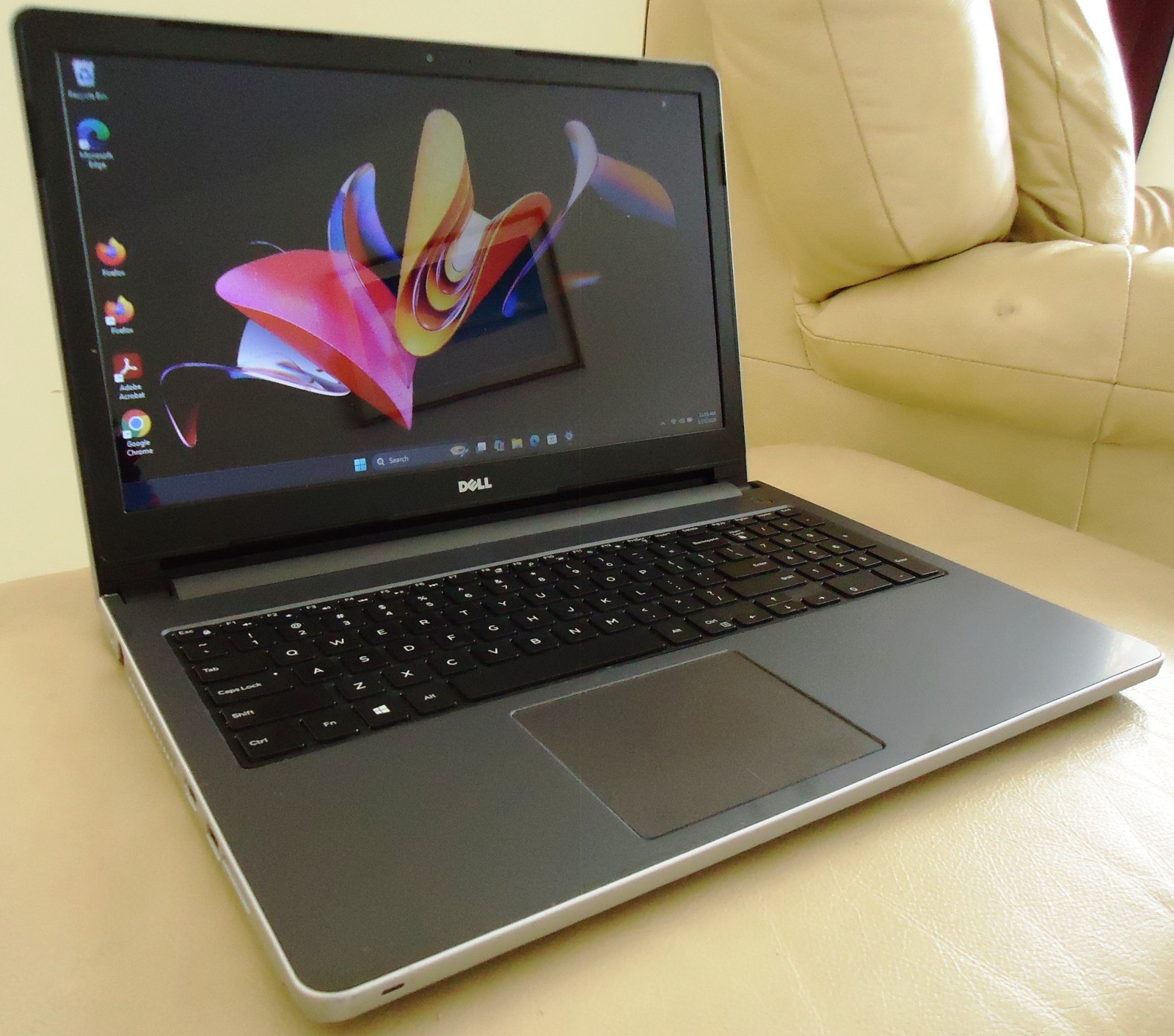 Dell Inspiron 15 5559 15.6″ i5-6200U 2.30GHz 8GB 250GB SSD Windows 11 MS Office