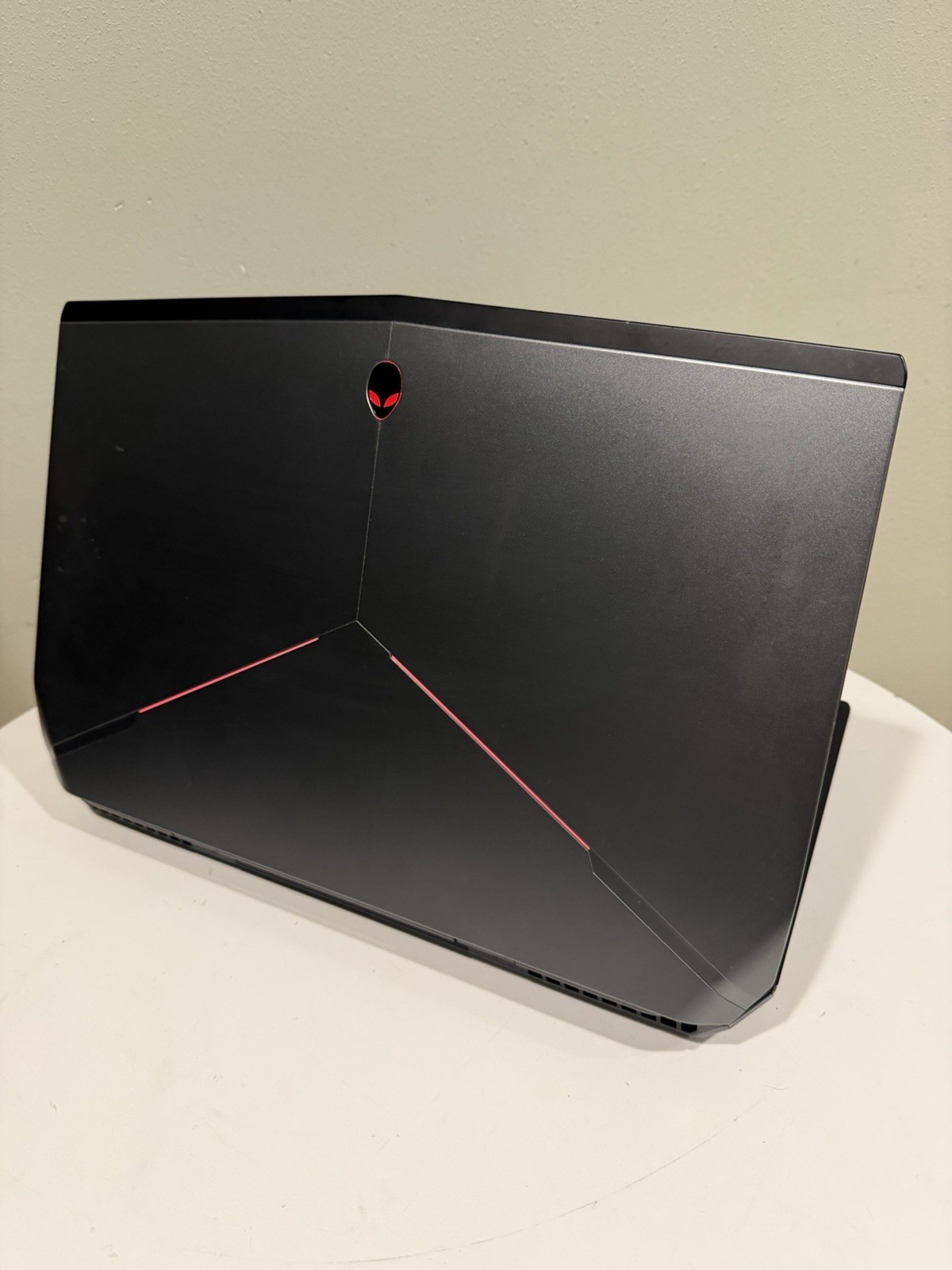 Alienware 17 R3 Gaming Laptop, Core i7 6th Gen/8gb Ram/1TB HDD PARTS REPAIR