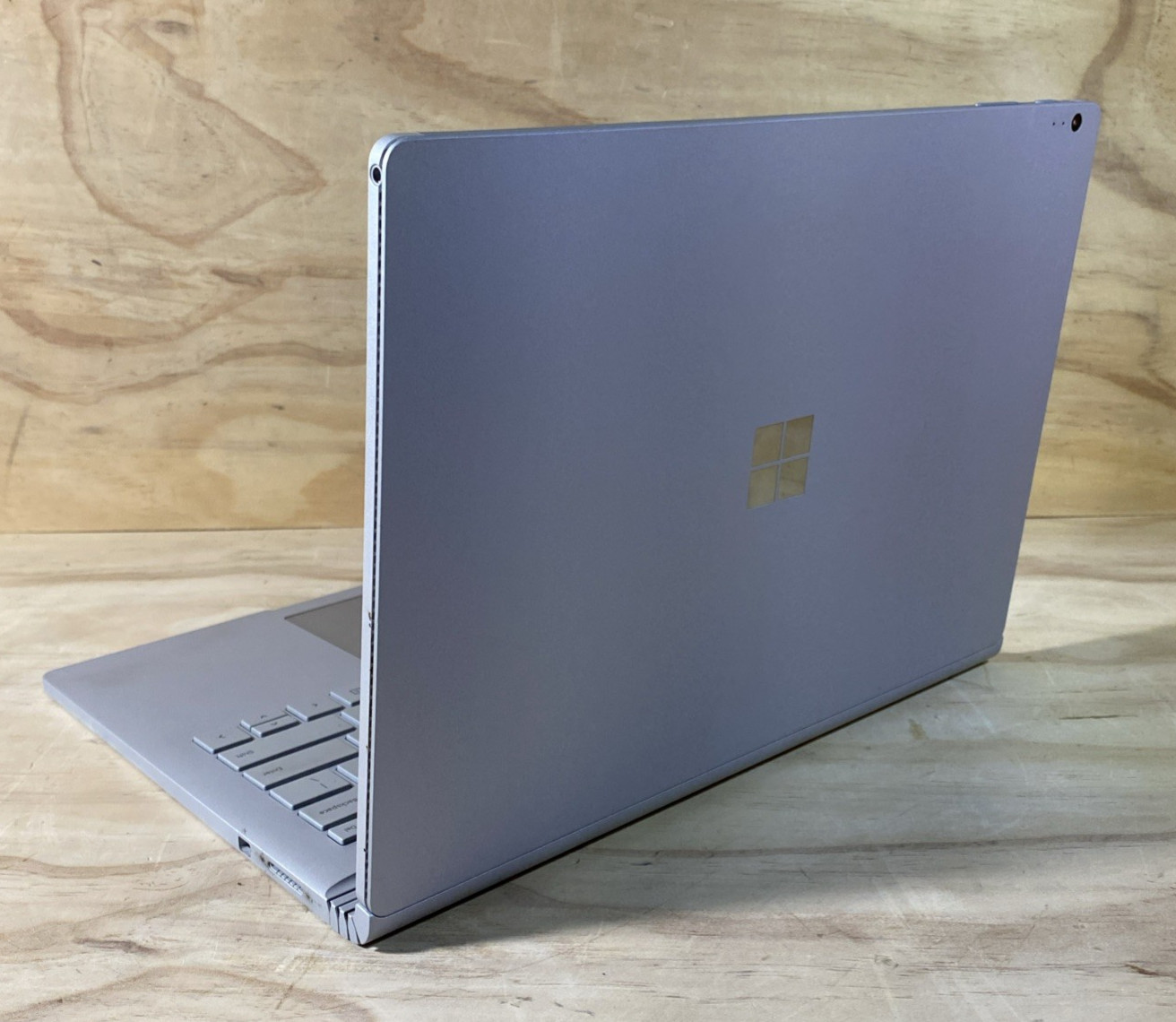 Microsoft SurfaceBook 13.5″ i5-6300U 2.40 GHz 8 GB RAM 128 GB SSD Win10/Read
