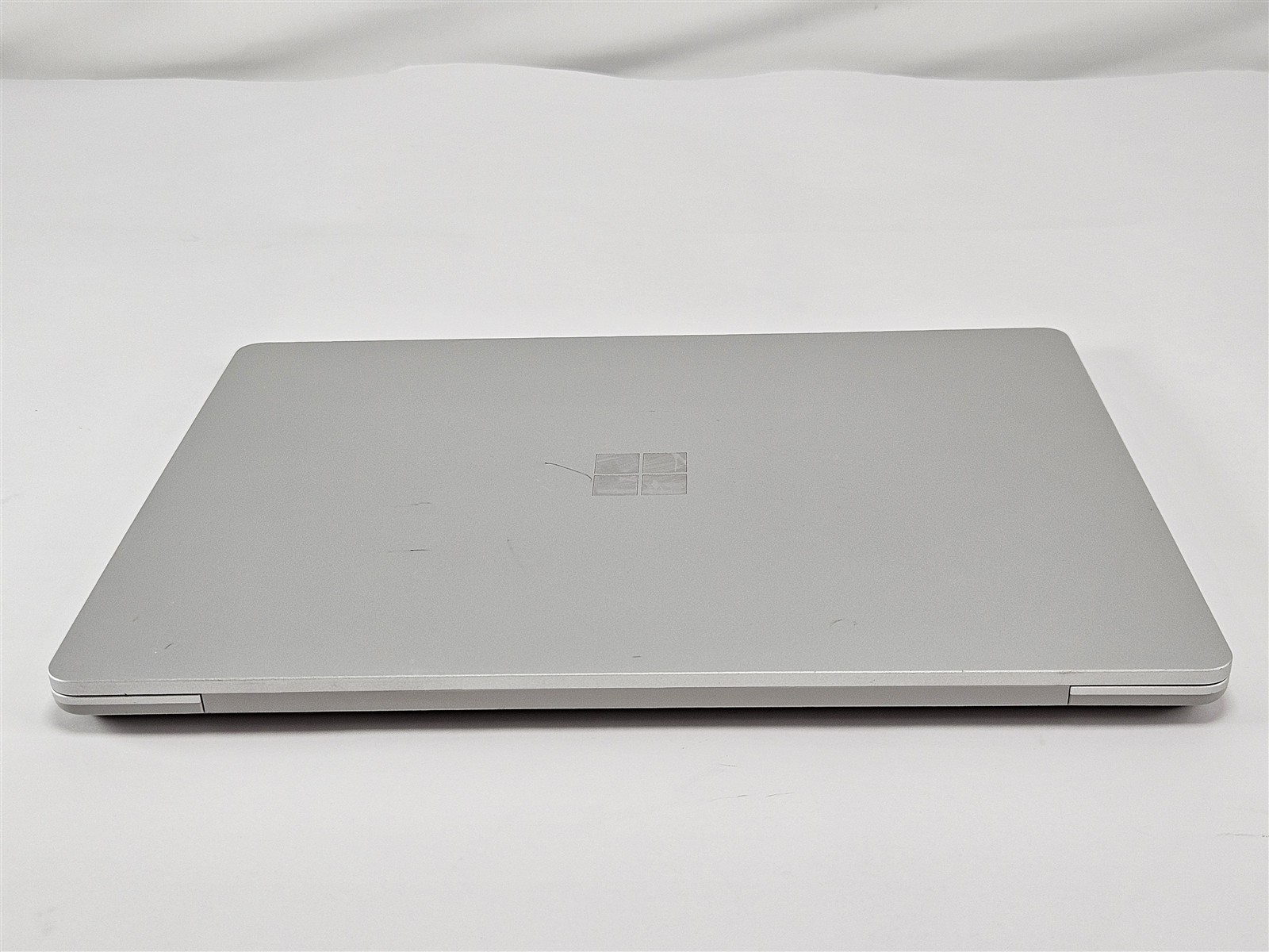 Microsoft Surface Laptop Go 2 256GB 16GB i5-1135G7 Platinum Touchscreen Win11