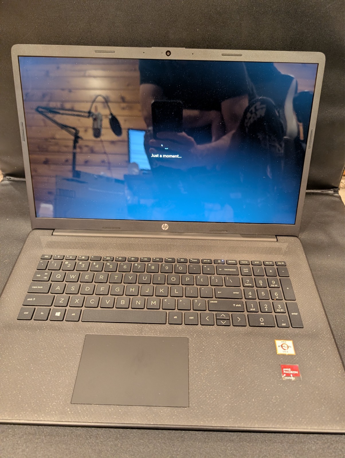 HP 17z-cp200 17.3″ HD+ AMD Athlon Gold 3150U 32GB RAM 1TB SSD W11H Black