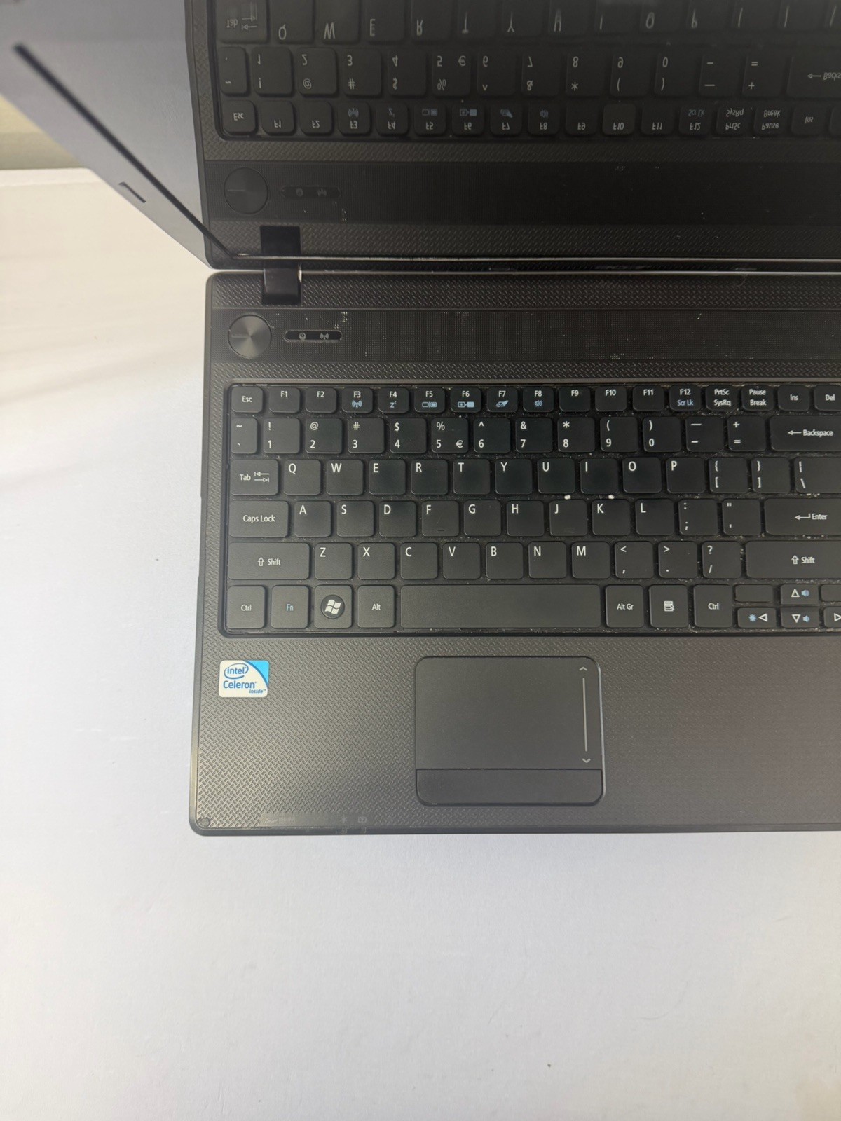 Acer Aspire 5336-2524 Laptop – Good Screen – Intel Celeron 900 – Read Des