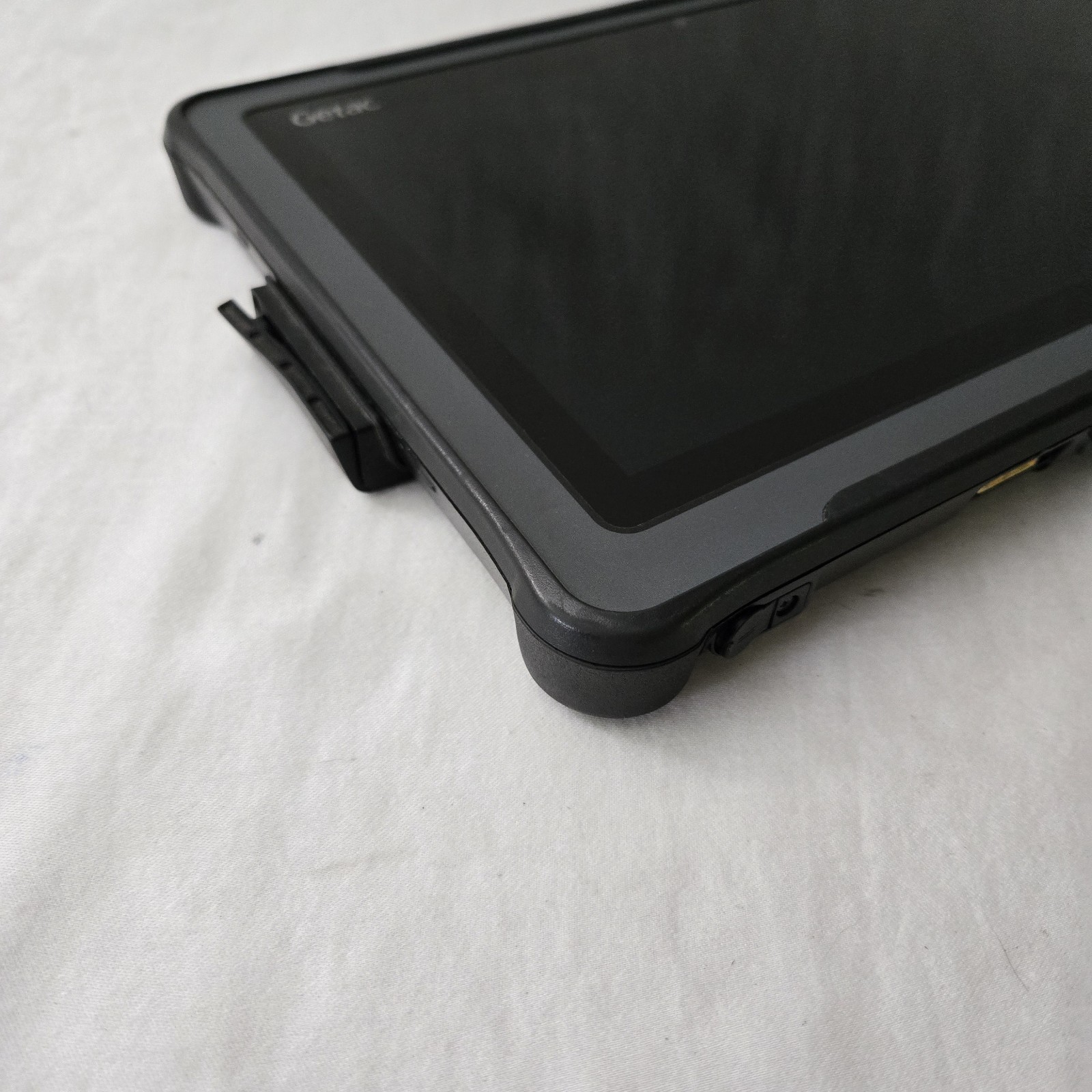 GETAC F110 G3 Rugged Tablet i7-6500U 2.50GHz 256GB SSD 16GB Ram Win10P — LOOK