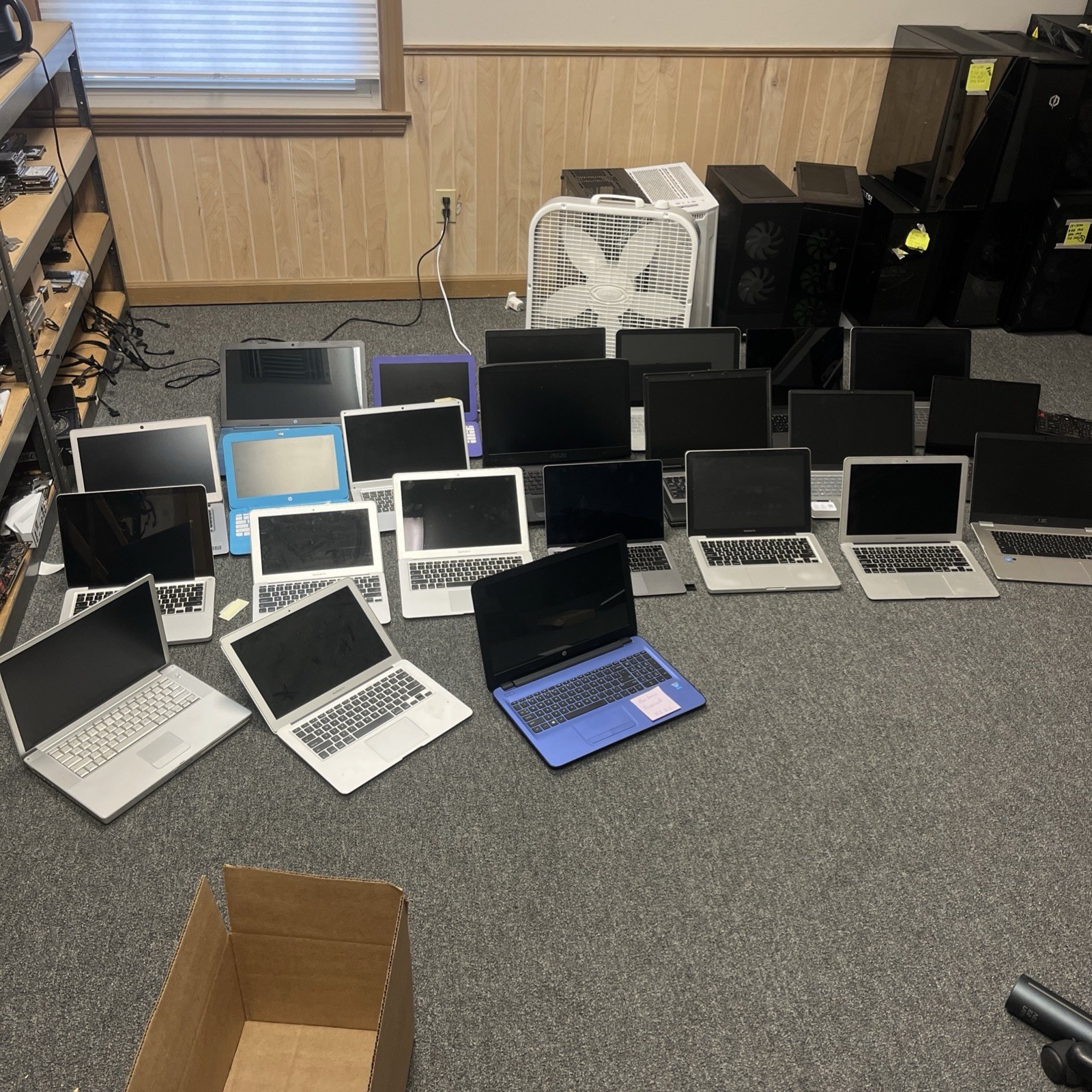 Bulk Laptop Lot 23 MacBook HP Dell ASUS Acer Laptops For Parts Repair Resale