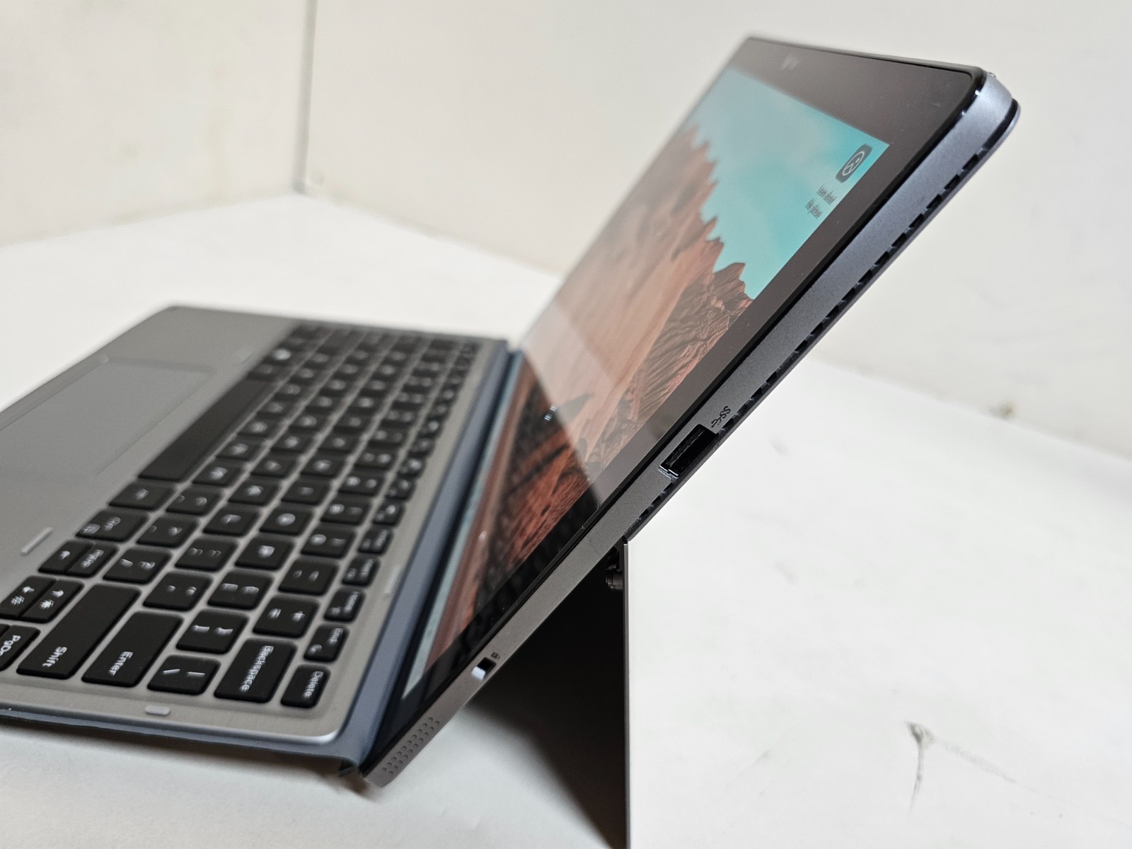 Dell Latitude 7200 Tablet – 1.9 GHz i7-8665U 16GB 256GB 12.3″ Touchscreen – SP1