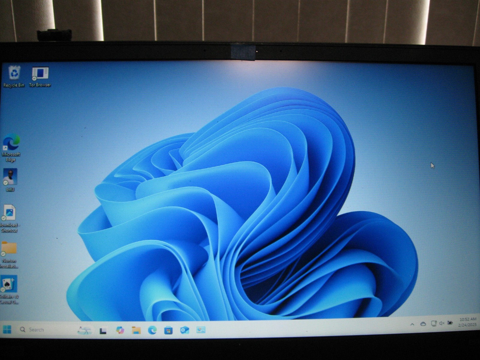 Lenovo ThinkPad E590 window 11 Pro, 256GB SSD, 4GBRAM