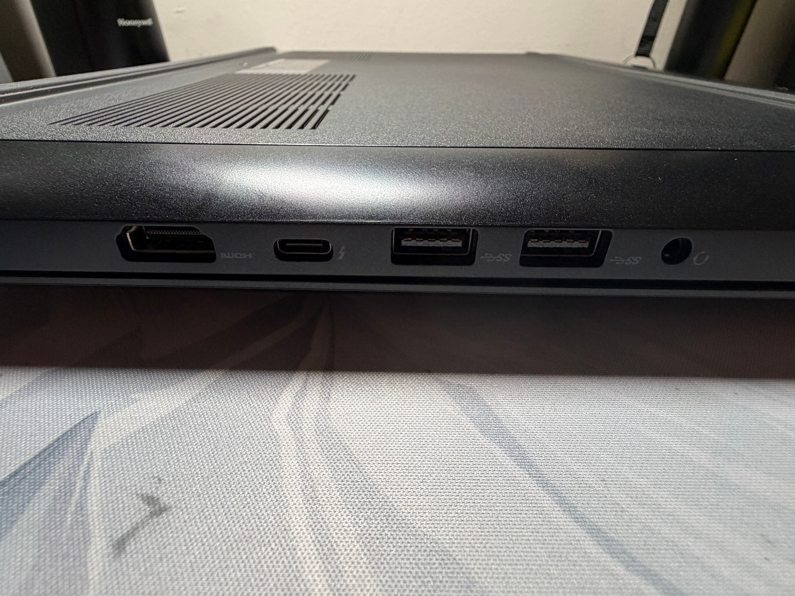 Dell G5 5587 15.6″ Intel Core i7-8750H 32GB RAM 256GB+1TB HD GeForce GTX 1050 Ti