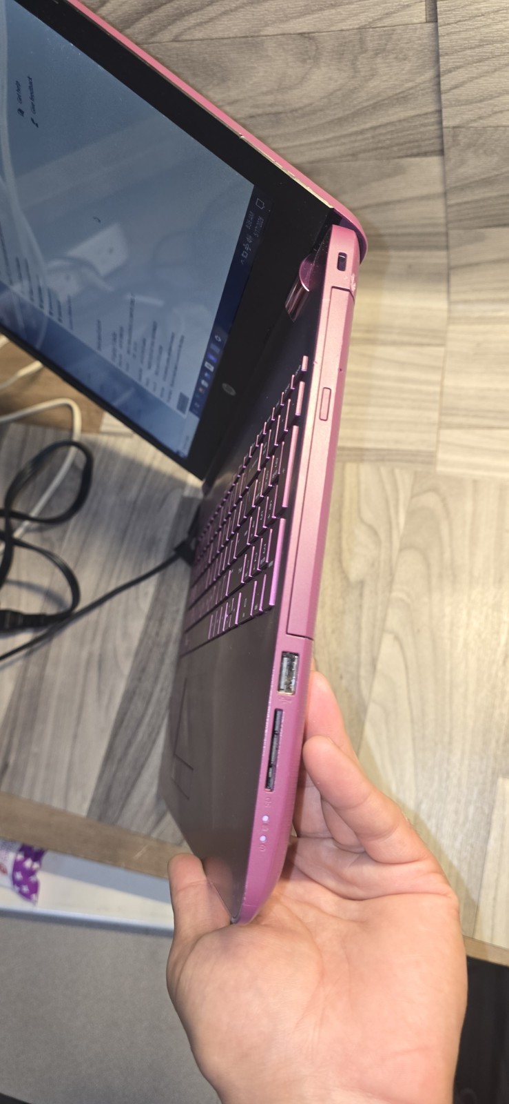 HPLaptop 15-bw0xx With a 1.50 GHz AMD E2-9000e processor with Radeon R2 graphics