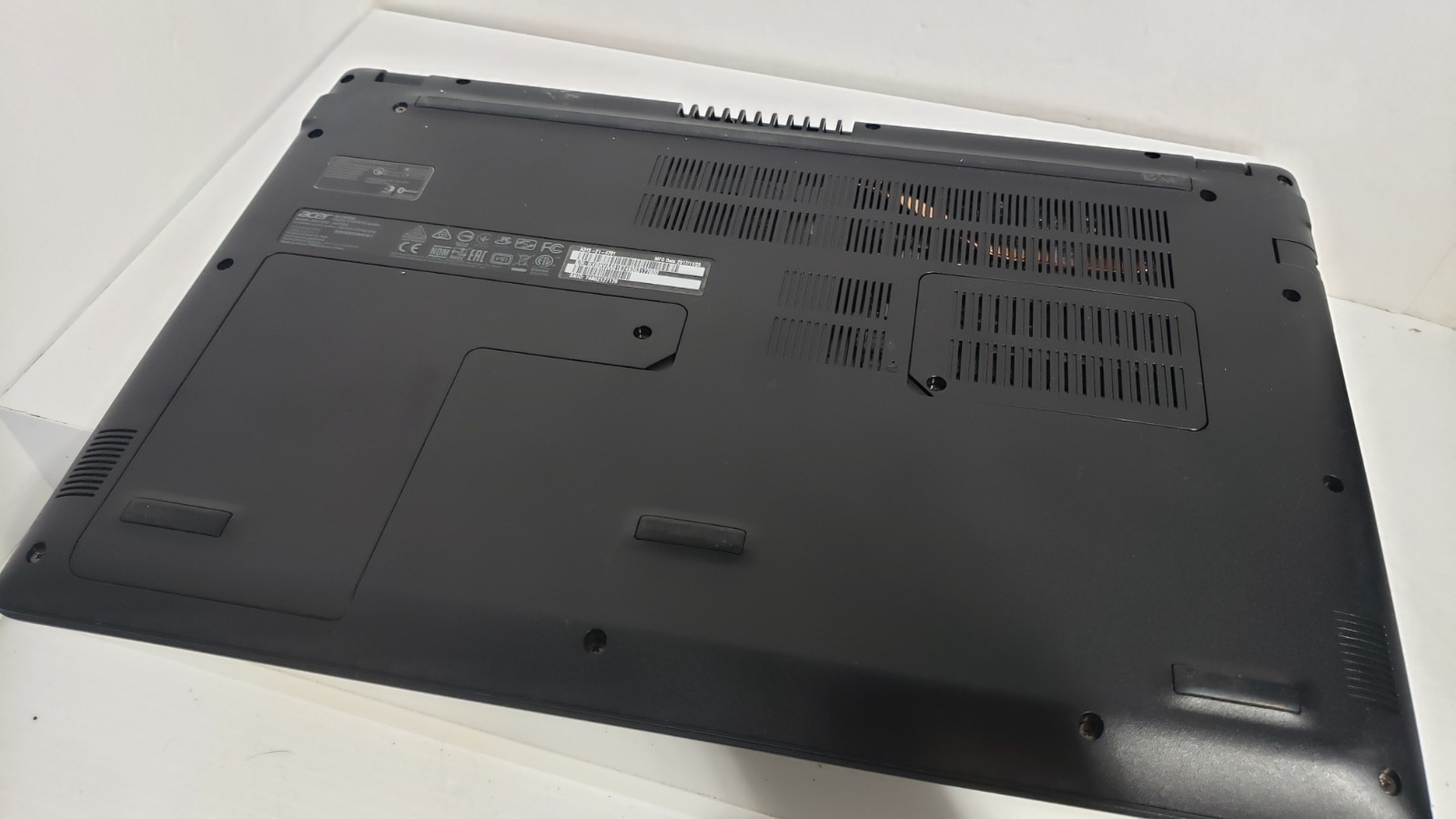 Acer Aspire E5-576 17″ Laptop AMD A4 4GB RAM 1TB HDD